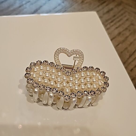 Pearl heart hair clip - Picture 5 of 6
